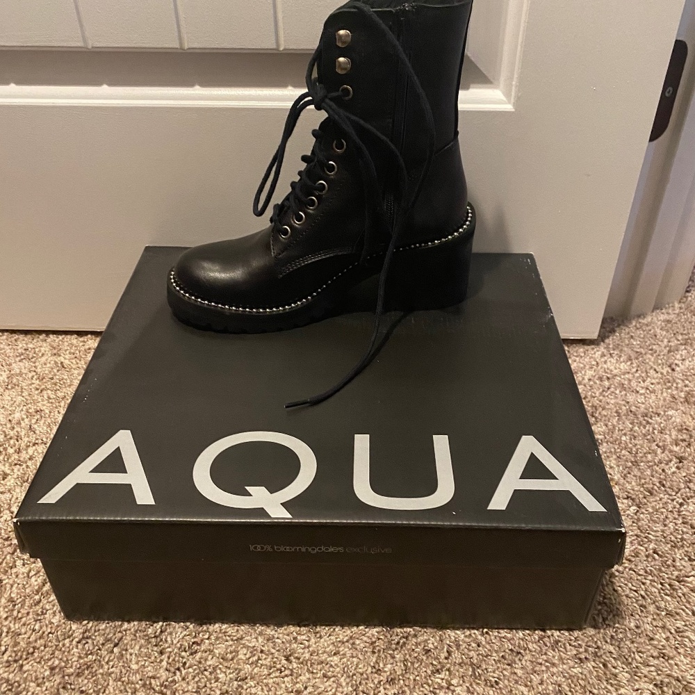 Aqua boots